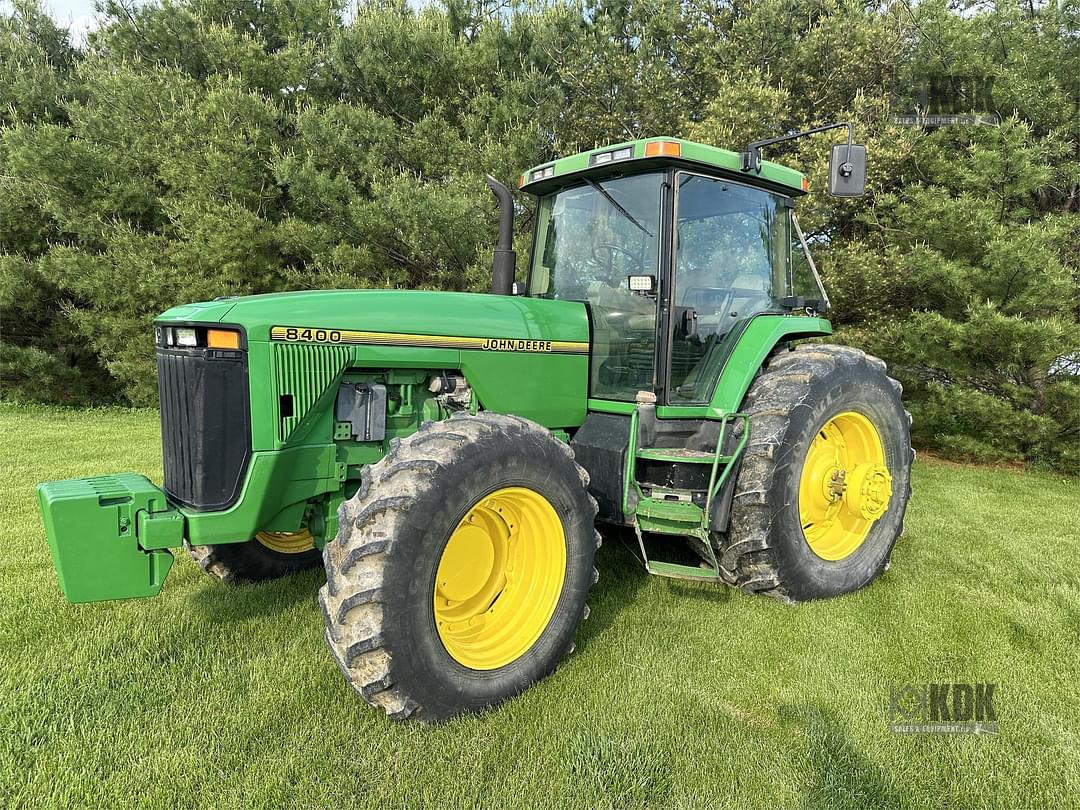 Image of John Deere 8400 Primary image