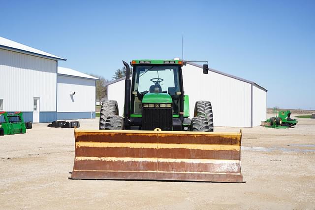 Image of John Deere 8400 equipment image 1