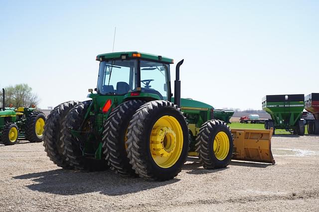 Image of John Deere 8400 equipment image 4