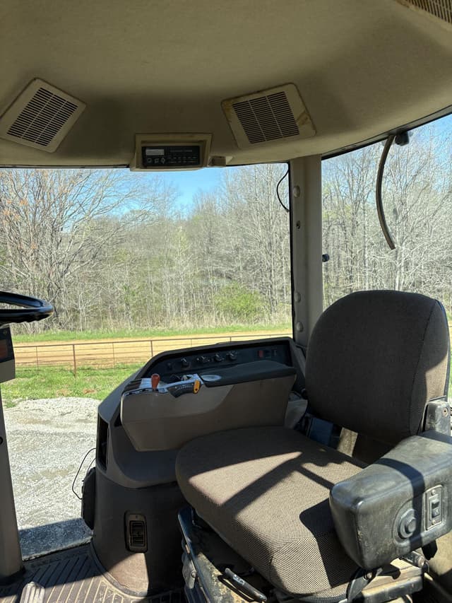 Image of John Deere 8400 equipment image 4