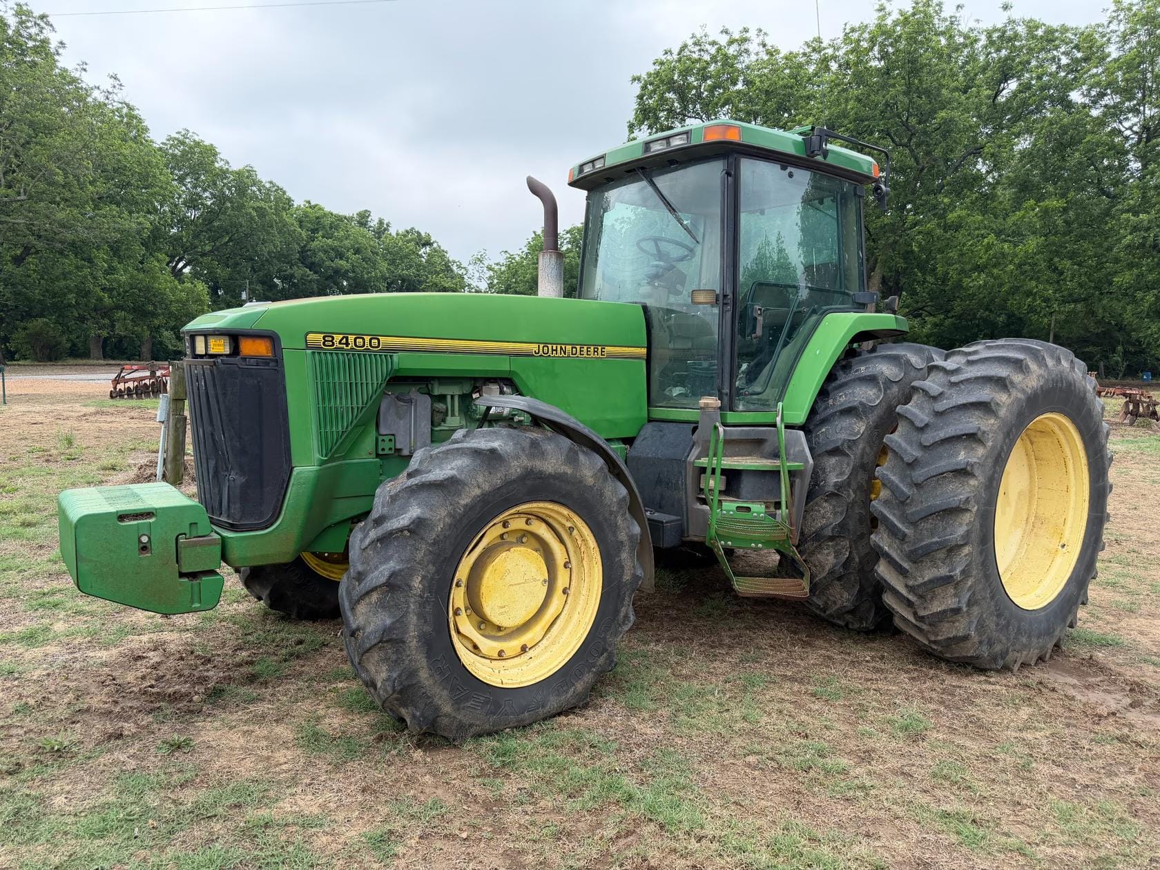 1996 John Deere 8400 Equipment Image0