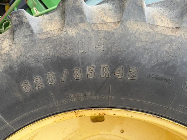 Image of John Deere 8400 equipment image 4