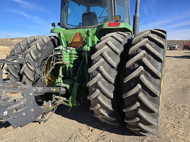 Image of John Deere 8400 equipment image 3