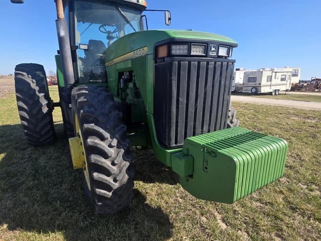 Image of John Deere 8400 equipment image 2