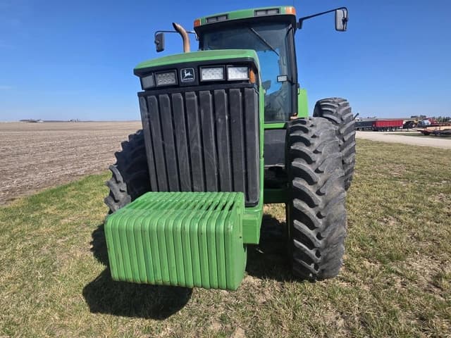 Image of John Deere 8400 equipment image 1