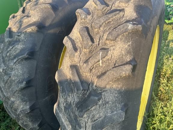 Image of John Deere 8570 equipment image 2