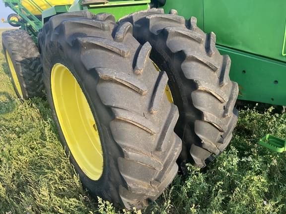 Image of John Deere 8570 equipment image 1