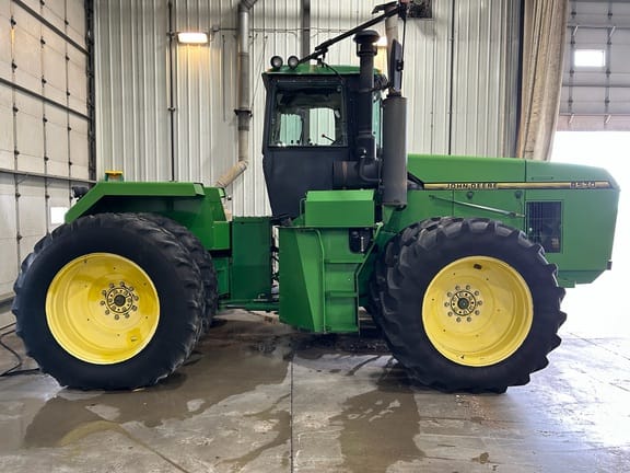 1996 John Deere 8570 Equipment Image0