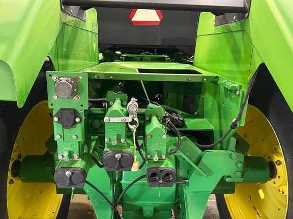 Image of John Deere 8570 equipment image 1