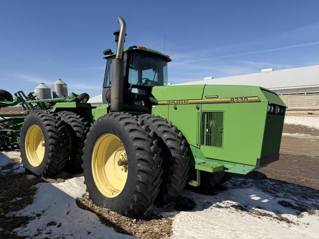 Image of John Deere 8770 equipment image 1