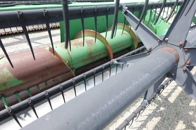 Image of John Deere 920 equipment image 2