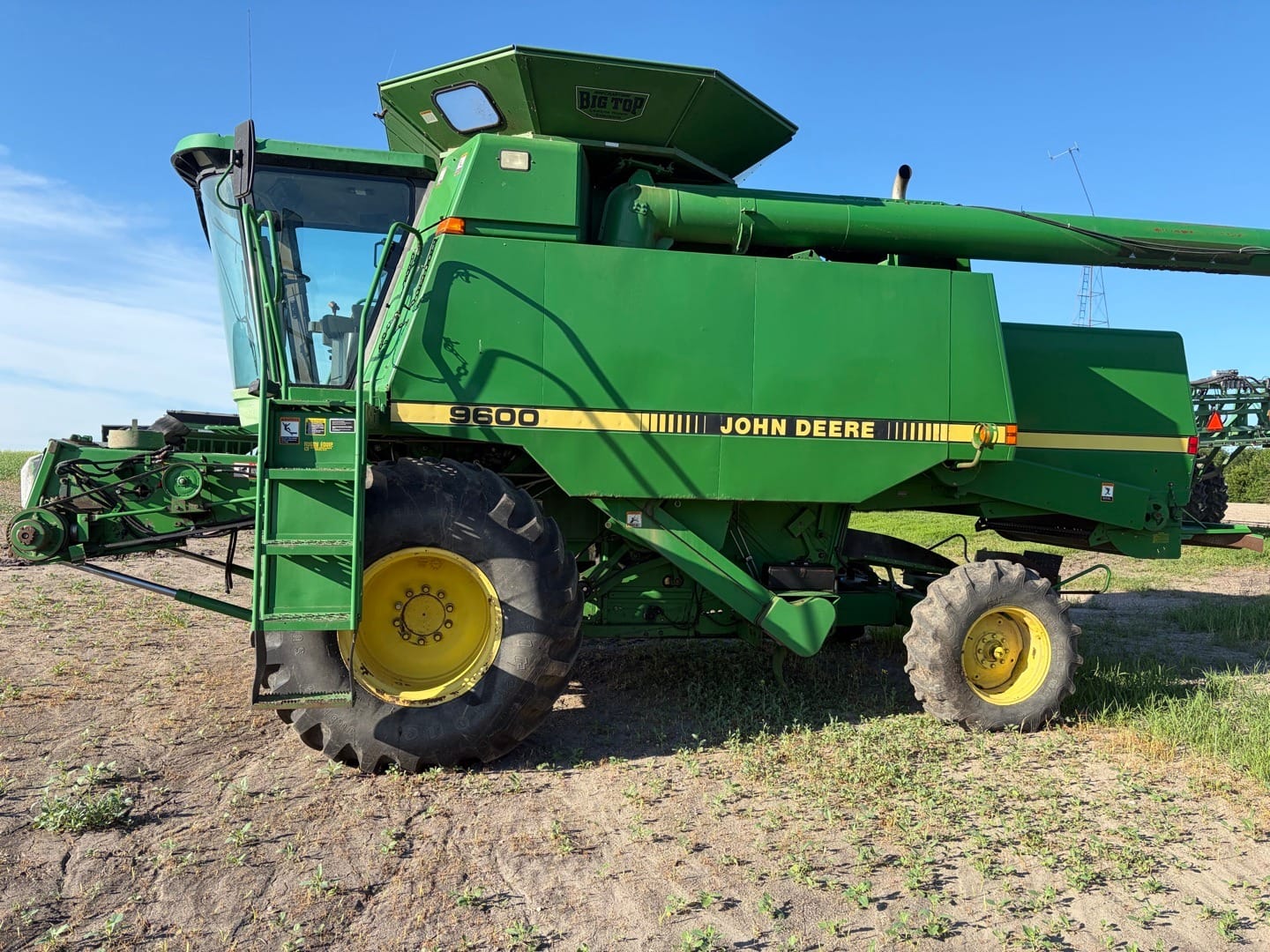 1996 John Deere 9600 Equipment Image0