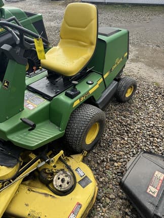 Main image John Deere F725