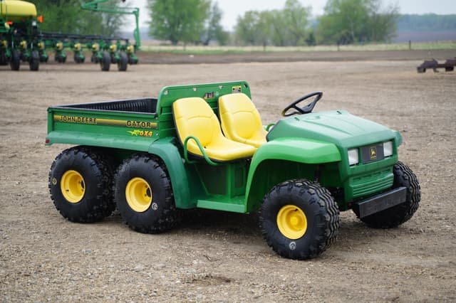 Image of John Deere Gator equipment image 2