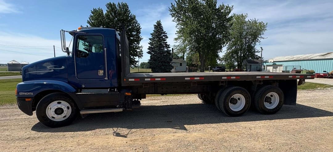 Image of Kenworth T400 Primary image