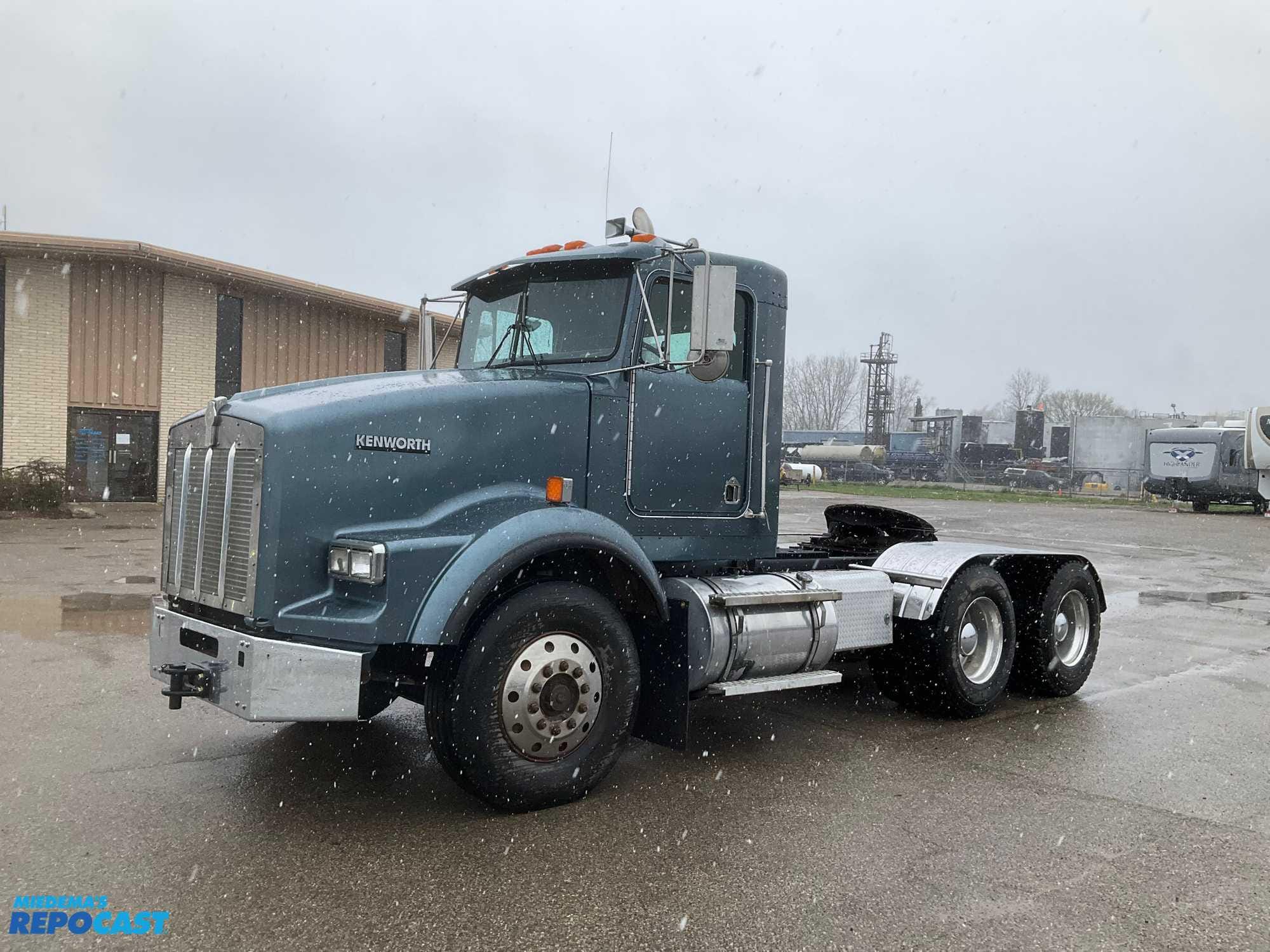 Main image Kenworth T450