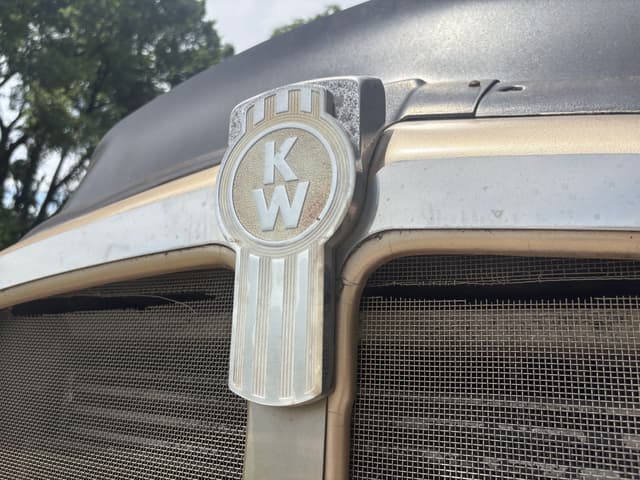 Image of Kenworth T600 equipment image 4