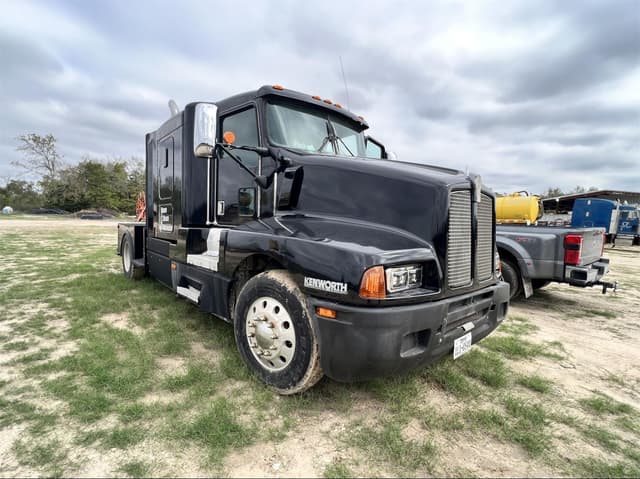 Image of Kenworth T600 equipment image 1