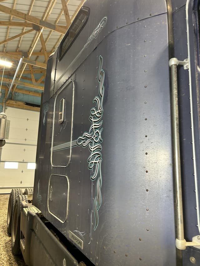 Image of Kenworth T600 equipment image 3