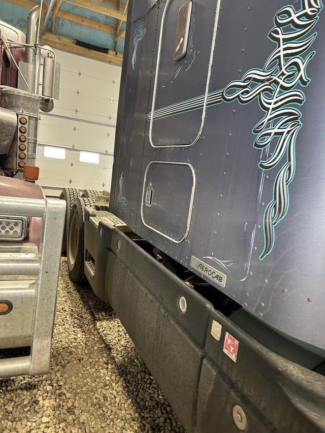 Image of Kenworth T600 equipment image 4