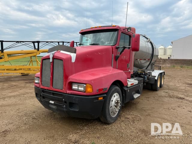 Image of Kenworth T600 equipment image 1