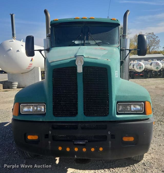 Image of Kenworth T600 equipment image 2