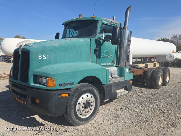 1996 Kenworth T600 Equipment Image0