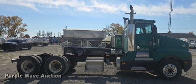 Image of Kenworth T600 equipment image 4