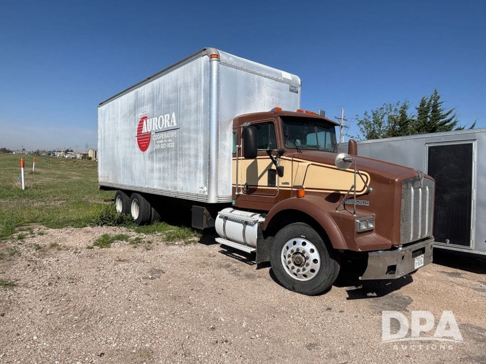 1996 Kenworth T800B Equipment Image0