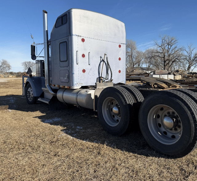 Image of Kenworth W900 equipment image 1