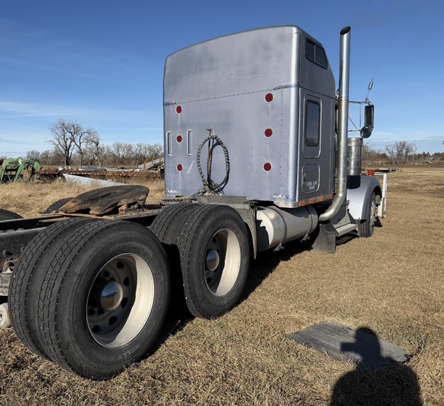 Image of Kenworth W900 equipment image 3
