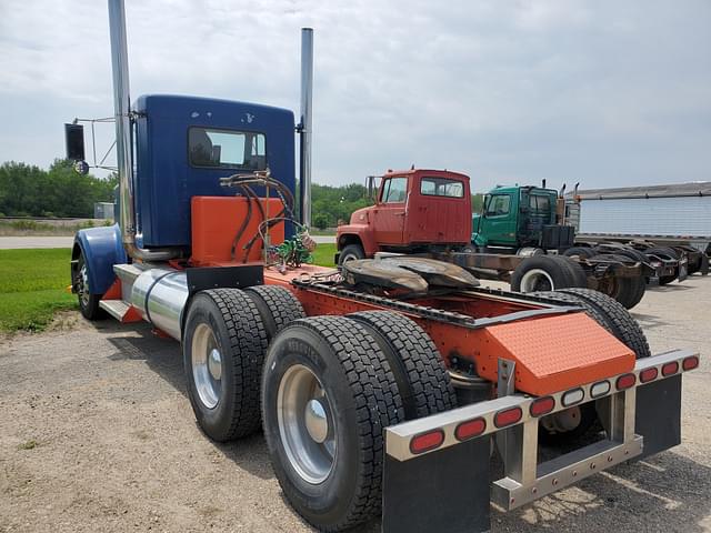 Image of Kenworth W900 equipment image 4