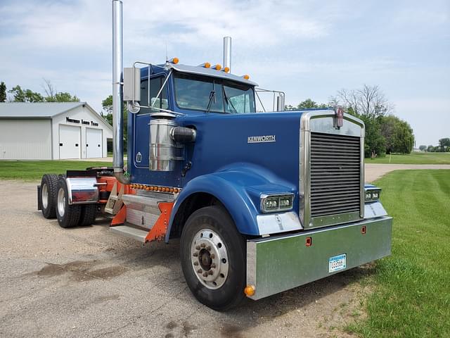 Image of Kenworth W900 equipment image 1