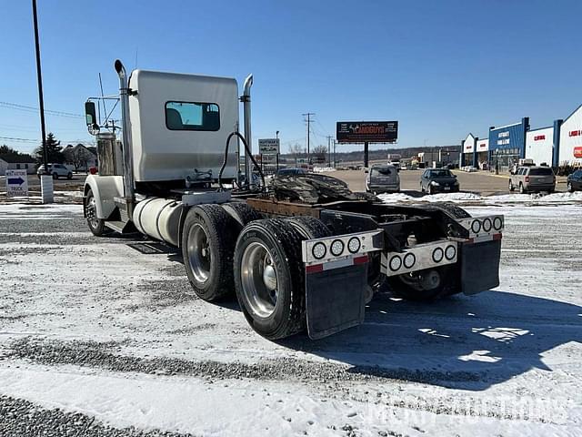 Image of Kenworth W900 equipment image 2