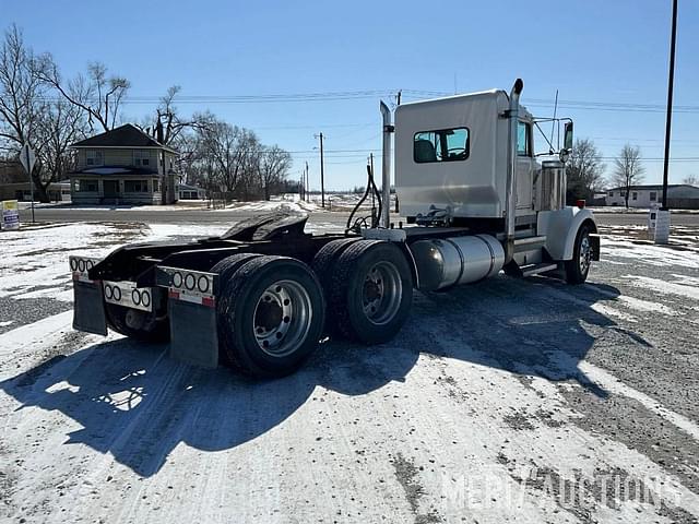 Image of Kenworth W900 equipment image 4