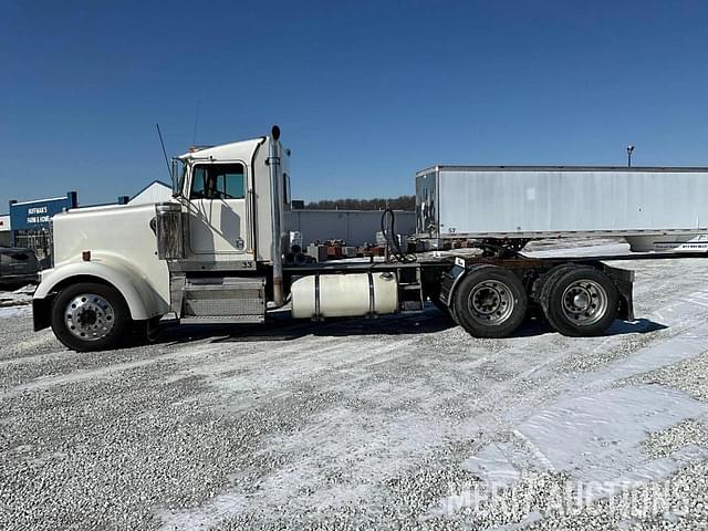 Image of Kenworth W900 equipment image 1