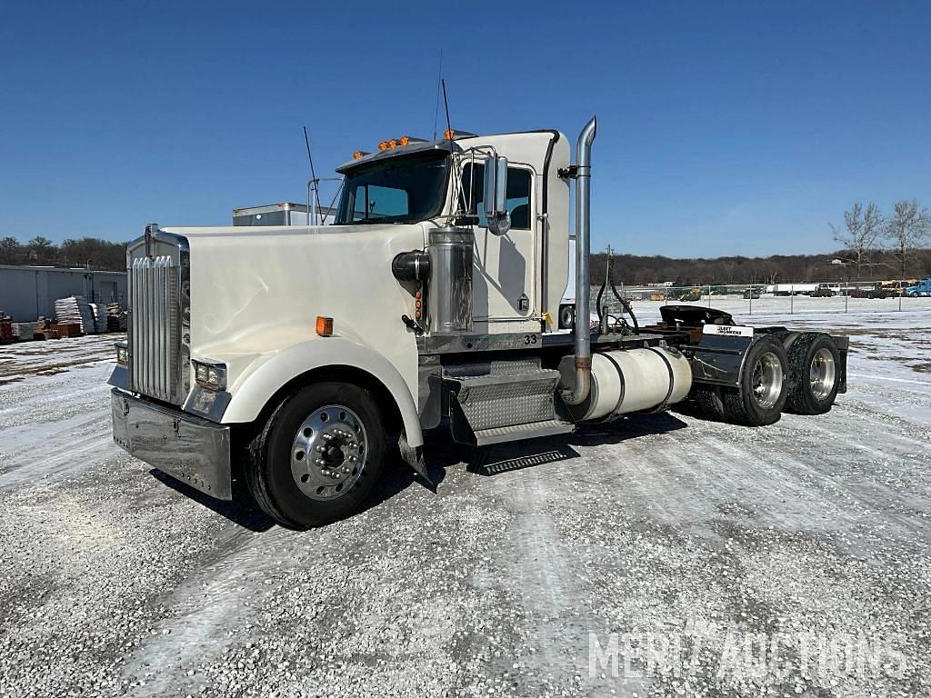 Image of Kenworth W900 Primary image