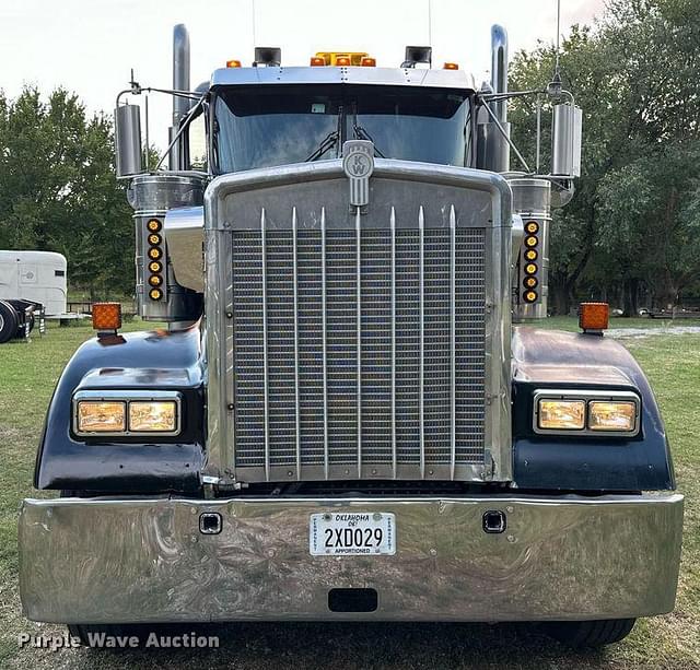 Image of Kenworth W900 equipment image 2