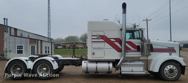 Image of Kenworth W900 equipment image 3