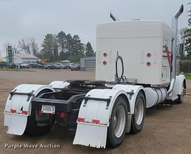 Image of Kenworth W900 equipment image 4