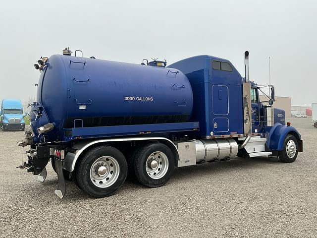 Image of Kenworth W900B equipment image 4