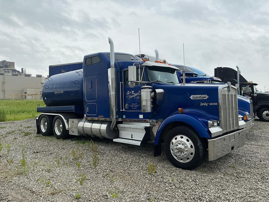Image of Kenworth W900B Primary image