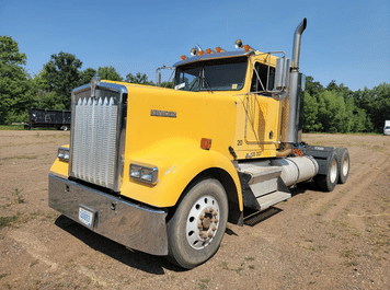 Main image Kenworth W900L