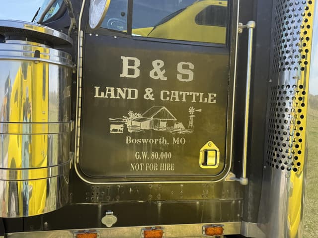 Image of Kenworth W900L equipment image 4