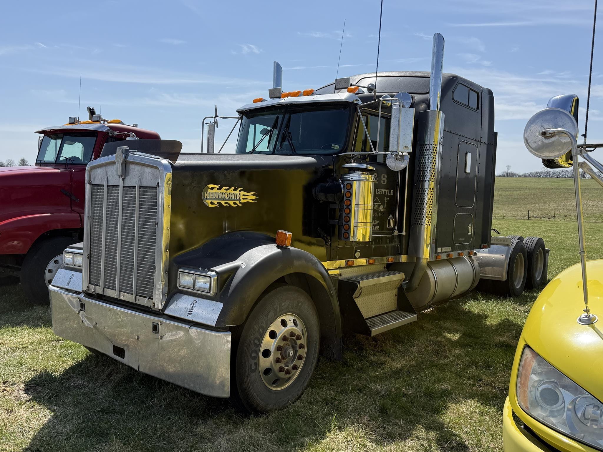 1996 Kenworth W900L Equipment Image0