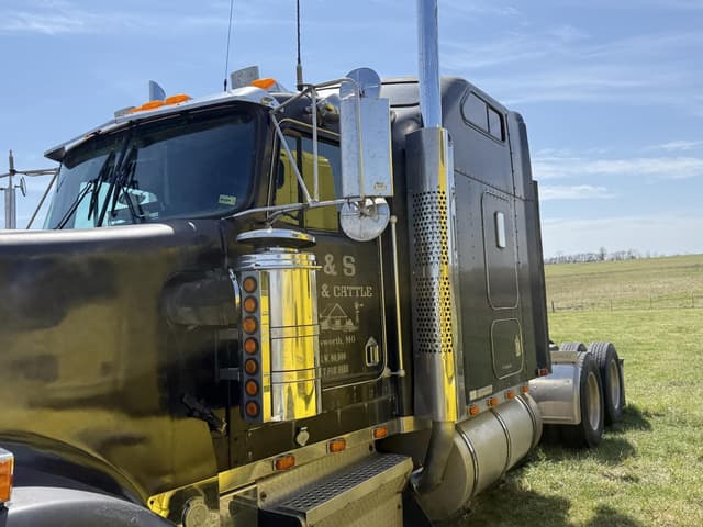 Image of Kenworth W900L equipment image 2