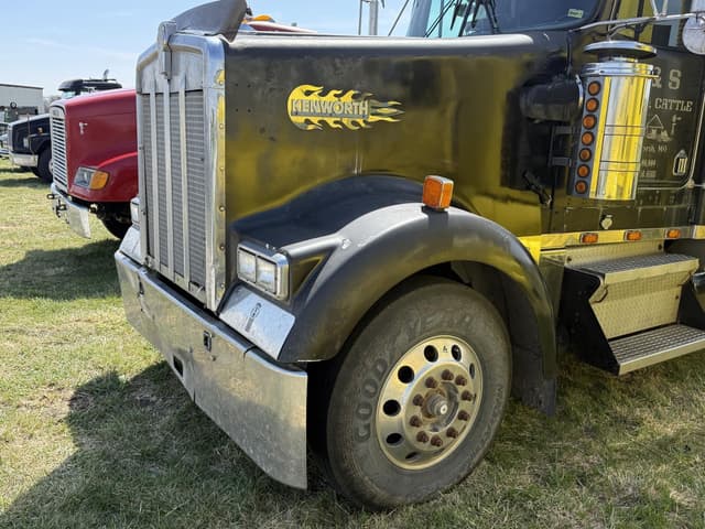 Image of Kenworth W900L equipment image 1