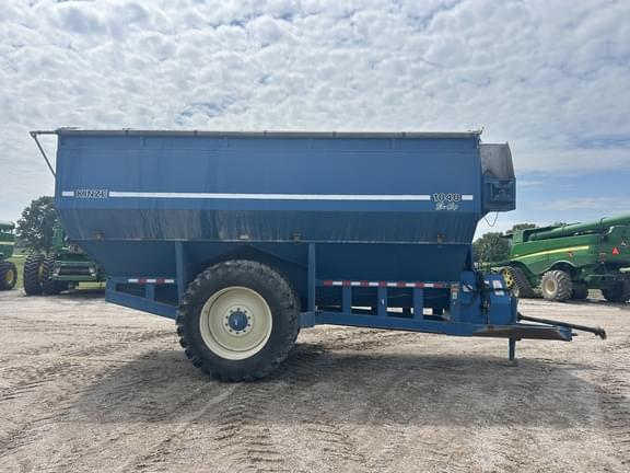 Image of Kinze 1040 equipment image 1