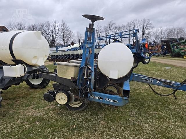 Image of Kinze 2000 equipment image 2