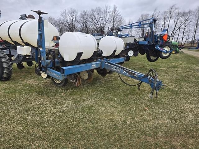 Image of Kinze 2000 equipment image 1